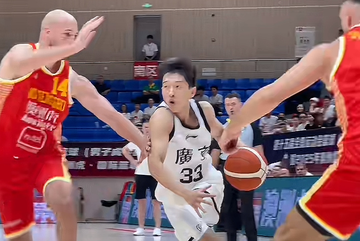 杨溢随着三, 徐杰与胡明