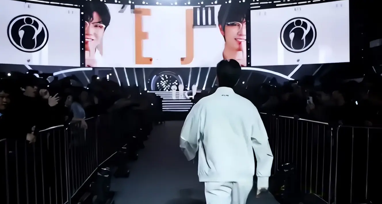 e提前告别, AA e提前告别, AA