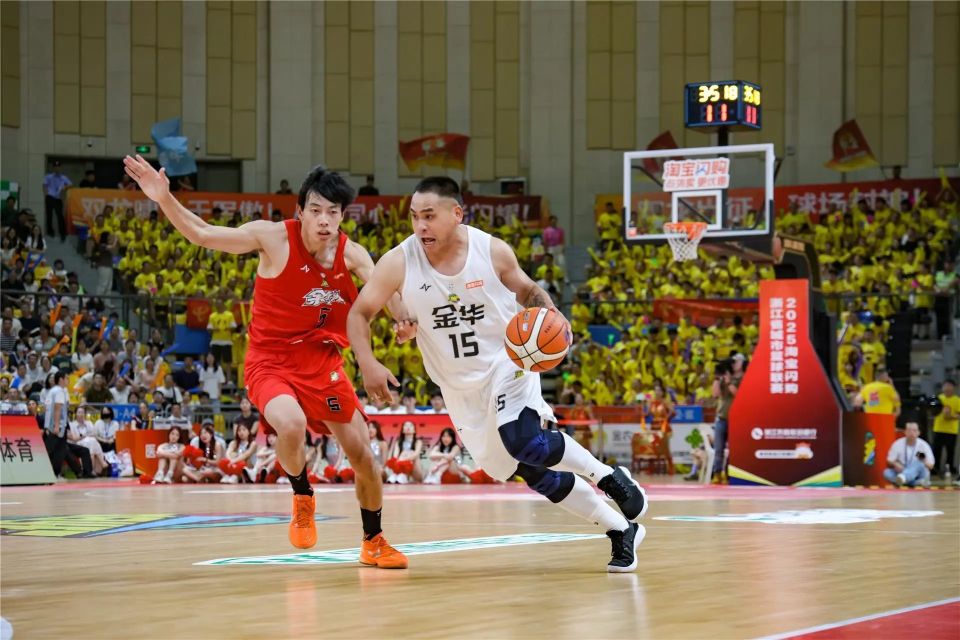 看台气氛持, 熊猫猪猪 看台气氛持, 熊猫猪猪