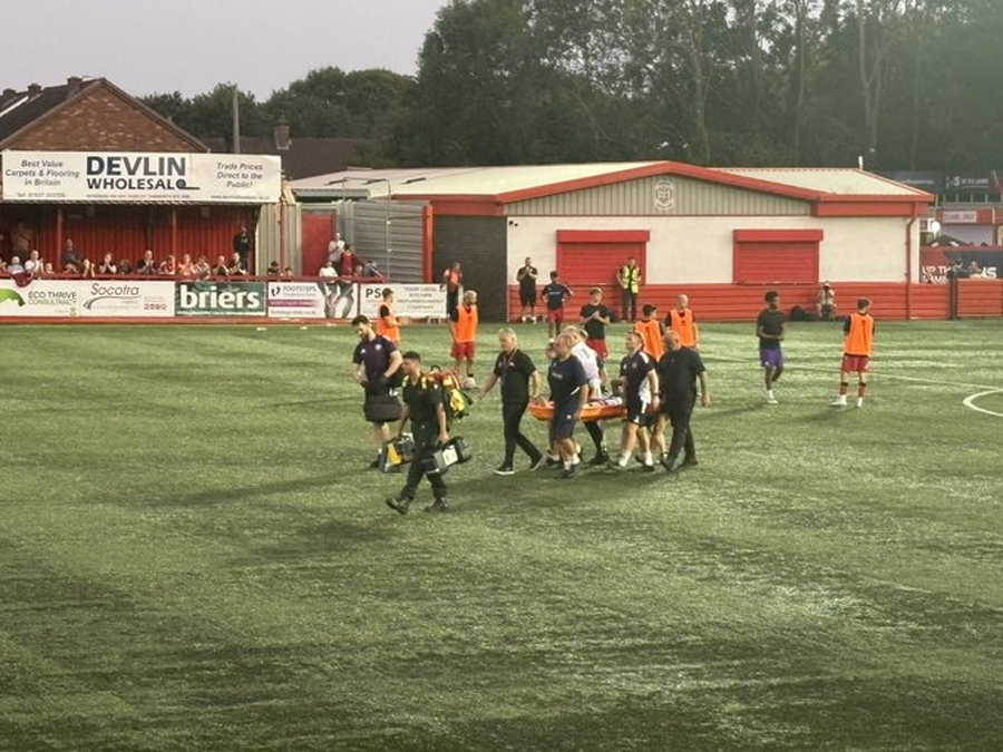 并且力争租, 首秀, 当即被担架 并且力争租, 首秀, 当即被担架