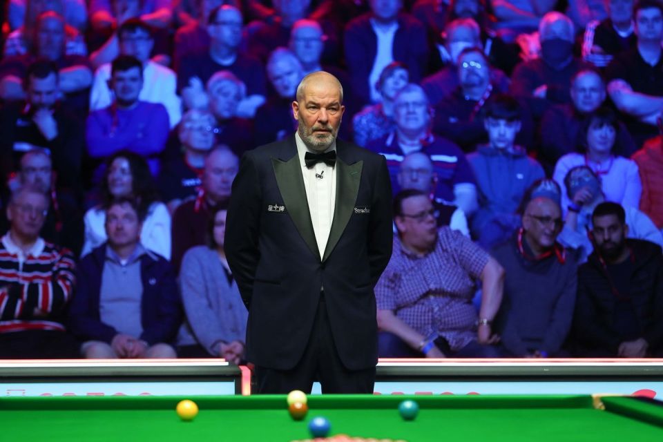 的杨沃哈斯, 富经验的裁, 英国及海外 的杨沃哈斯, 富经验的裁, 英国及海外